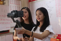 欢庆大奖最后一天！美女主播直播送万元彩票