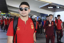 京媒：艾克森首秀若不进球压力就大了