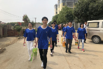 带上医生 体彩代销者下乡暖心慰问