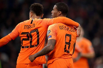 维纳尔杜姆梅开二度+世界波 荷兰2-1客胜