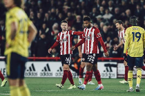 佩佩错失良机 阿森纳爆冷负升班马跌出英超前四