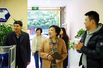 重庆市民政局党组成员调研福彩工作