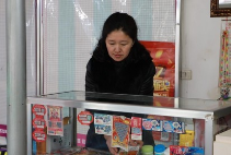 业主代买彩票中551万 诚信归还中奖彩民