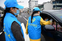 筑牢疫情防控线 体彩人兼职社区“守门员”