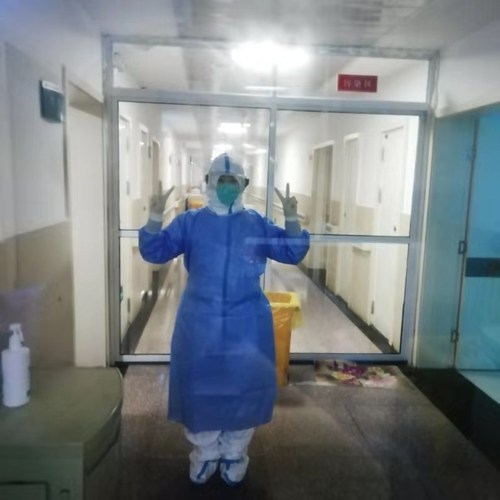 稿四配图：中福在线随州市汉东路销售厅员工刘贵琦之妻（作者供图）