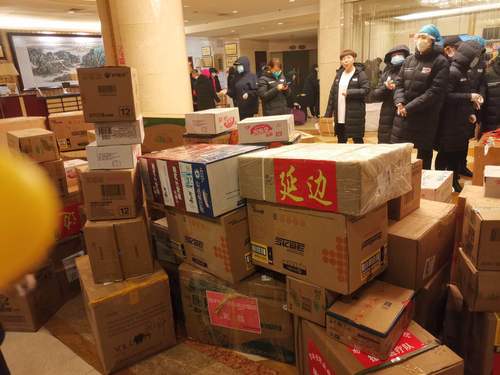 稿二配图：援鄂医疗队带来大批医疗物资。 楚民供图