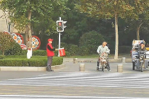 新乡福彩志愿者开展“百城提质观摩”活动