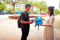 广西福彩学子心怀感恩 努力学习回报社会